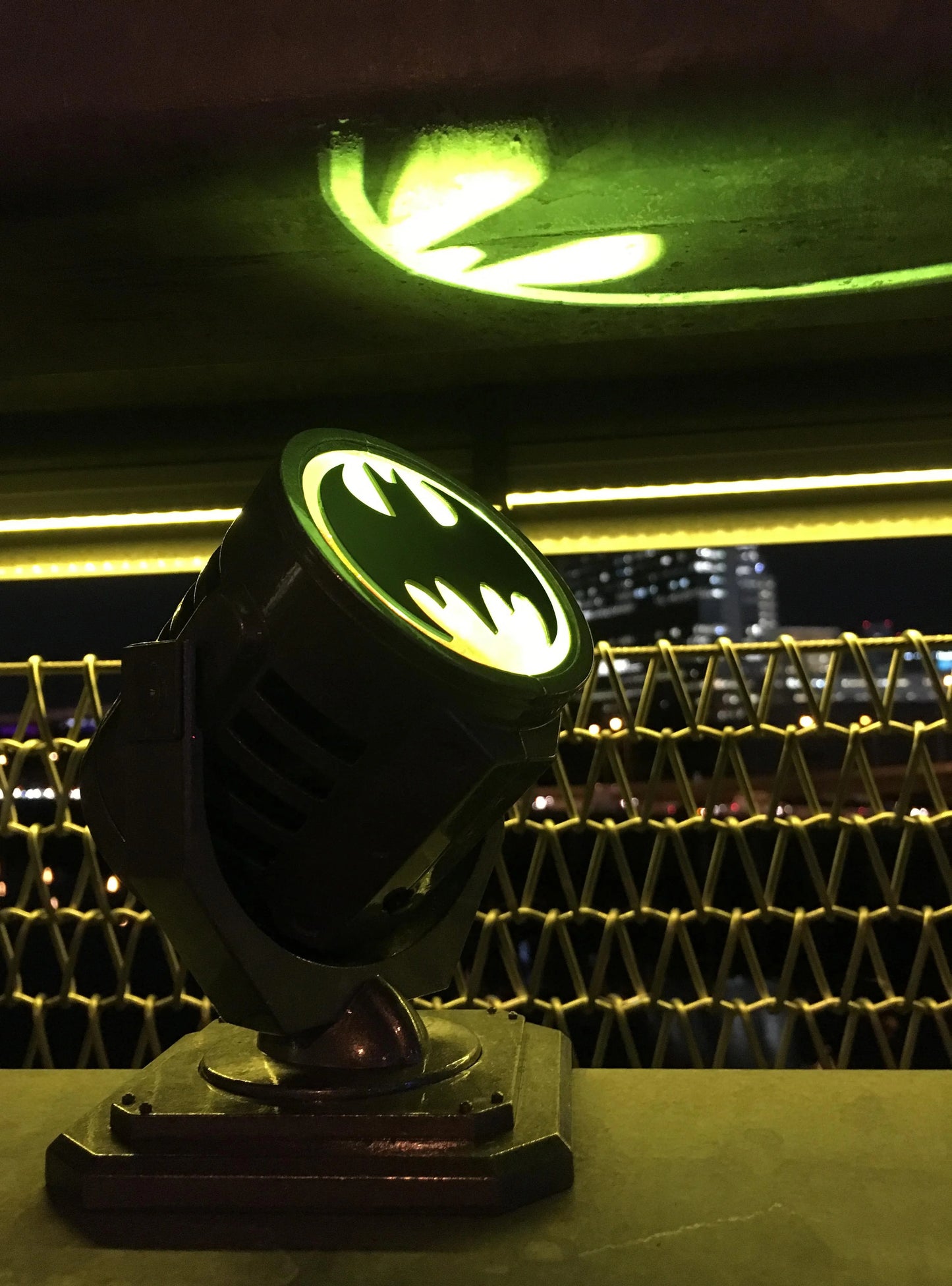 מנורה | Batman: Metal Die-Cast Bat-Signal