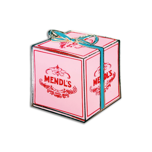 סיכה | ווס אנדרסון ועוגה שבורחים איתה מהכלא - Mendl's Pink Bakery Box