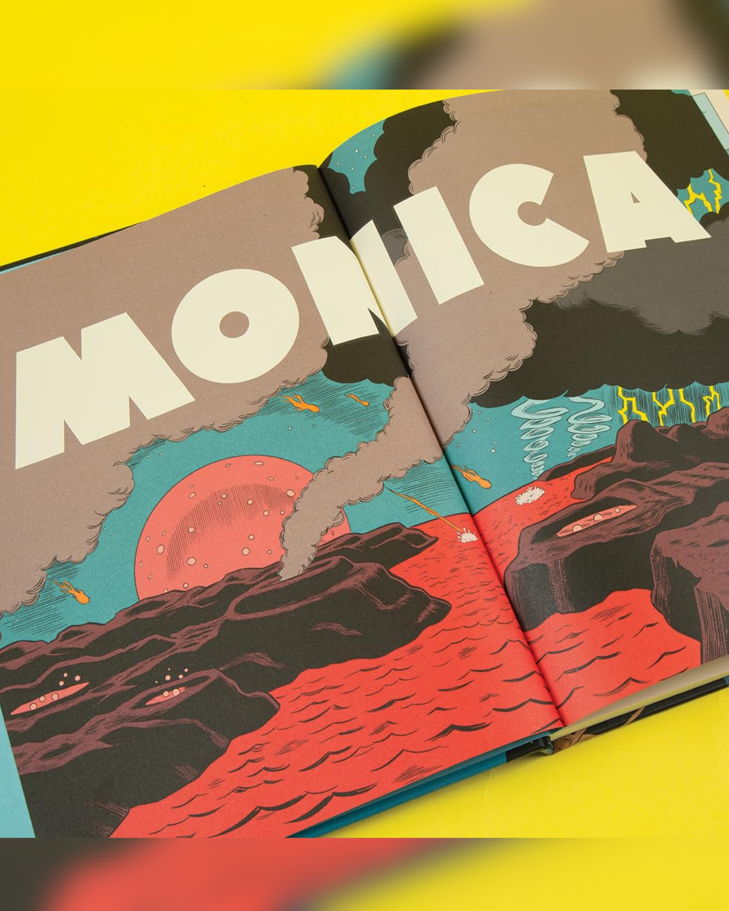 נובלה גרפית | Monica