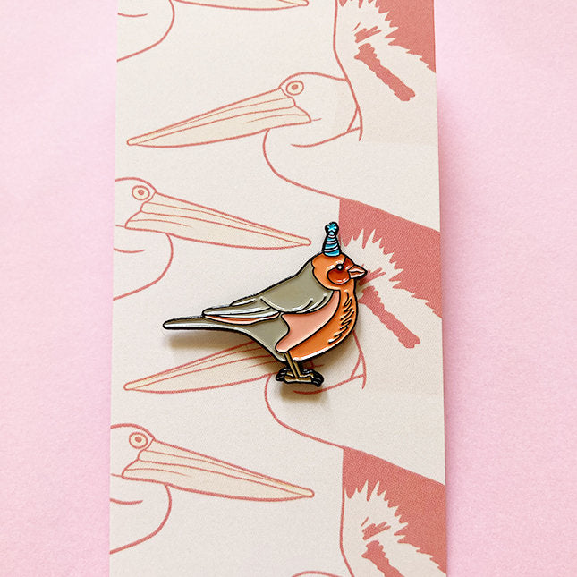 נעה כ״ץ | סיכת יונתן אדום החזה