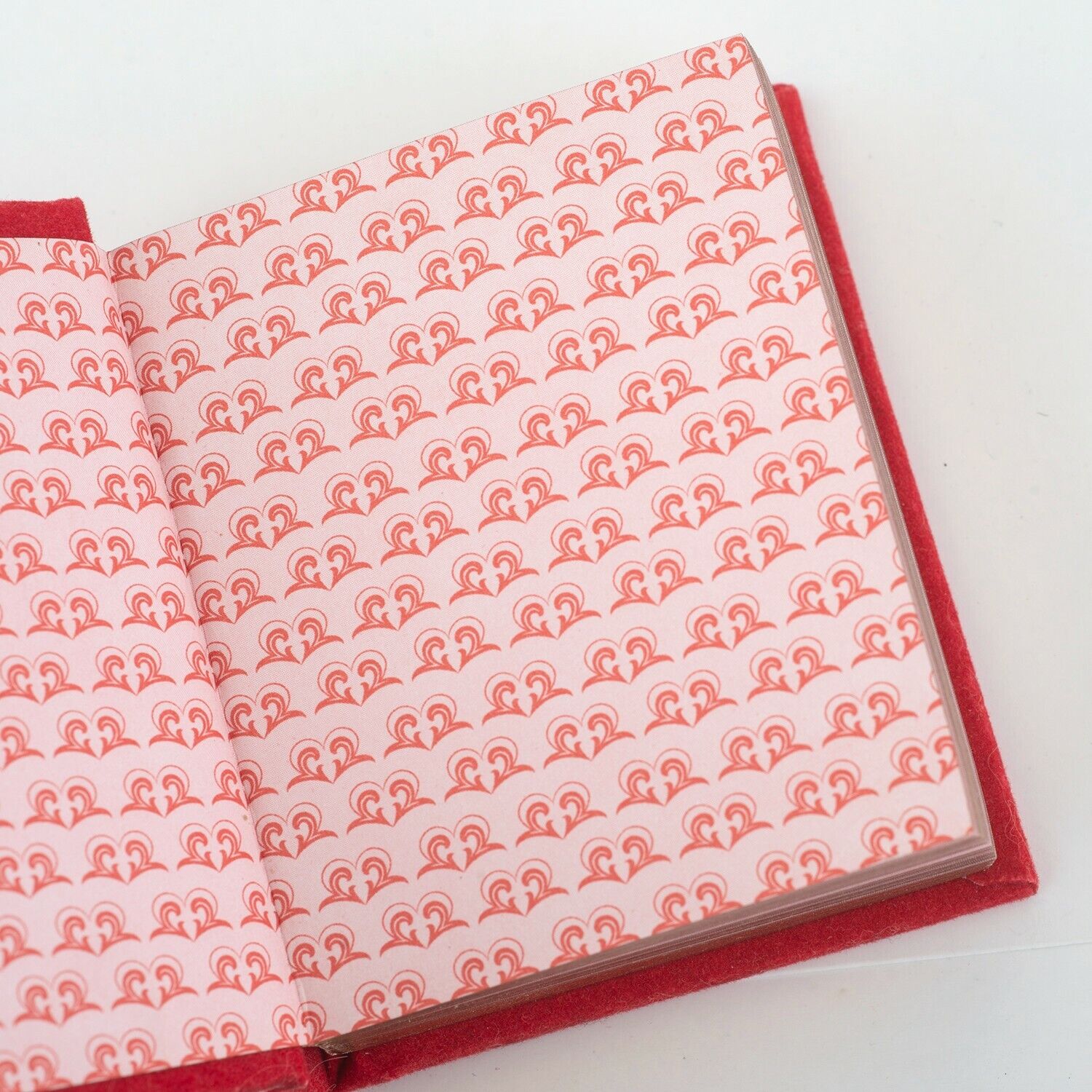 The Witches' Love Spell Book - Yuka Monsters